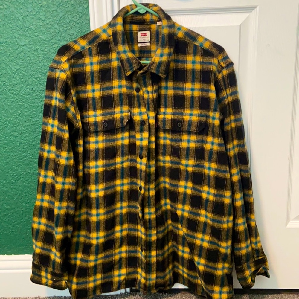 Levi’s XL relaxed fit flannel long sleeved button up shirt